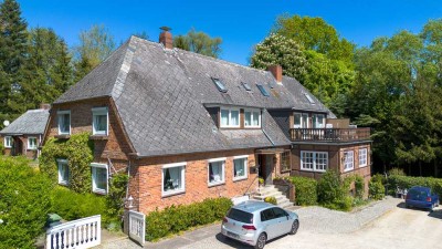 Resthof mit Geschichte: Ehemalige Wassermühle mit Koppel, Wald und Baugrundstück