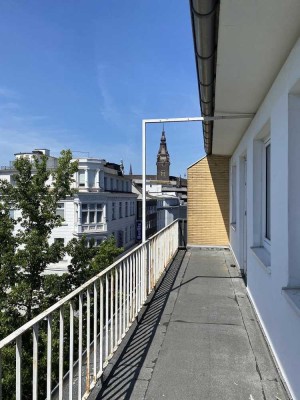 Mitten in der Innenstadt: 3 Zimmer, großer Balkon und helle Räume!