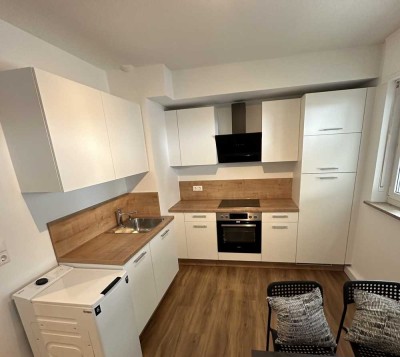 Komplett neu renovierte 2-Zimmer-Wohnung mit Einbauküche in Augsburg