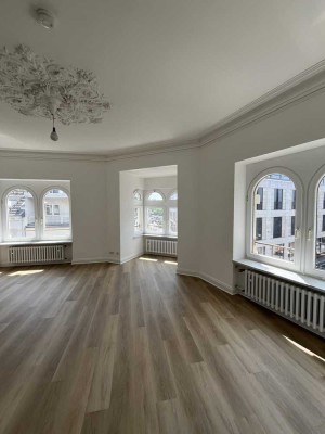 Helle, renovierte Altbauwohnung im Bonner Zentrum
