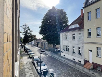 Geschickt geschnitten und mit bester Anbindung. 2-Raum-Wohnung unweit vom Bahnhof