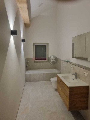 Dachgeschosswohnung Ideal für Paare oder Singles! Dachterrasse, Perfektes Homeoffice / Ruhige Lage