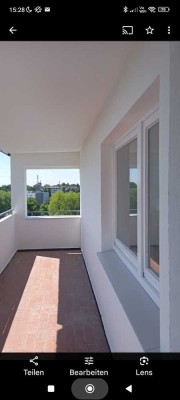 Gut ausgestattete 4-R-Wohnung mit überdachtem Balkon