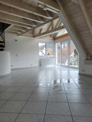 Gepflegte 4-Raum-DG-Maisonette-Wohnung mit 2 Balkons in Moos-Bankholzen