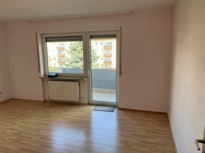 2 Zimmer Wohnung mit Balkon und PKW Garage