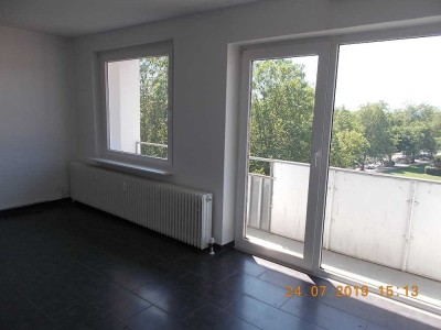 Renovierte 3-Zimmer-Wohnung mit großem Balkon!