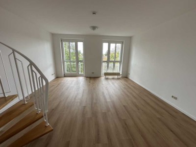 Ab sofort frei: Sehr Helle 2-Zimmer-Maisonettewohnung mit zwei Balkonen in Oberschleißheim