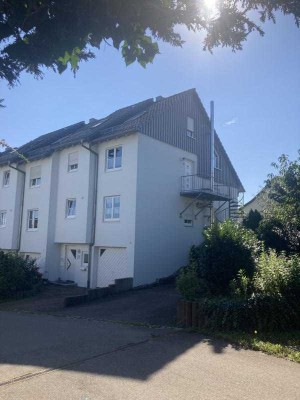 Schönes geräumiges Haus. Viele Zimmer. Einliegerwohnung möglich. Gut gebaut.