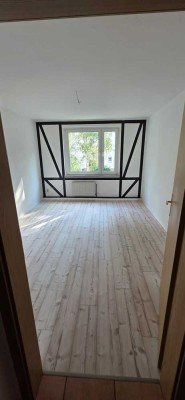 Charmante 3-Raum-Wohnung mit Balkon in ruhiger Lage – Belgrader Straße, Zeitz