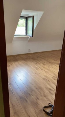 Freundliche 3-Zimmer-Dachgeschosswohnung in Saarbrücken Scheidt