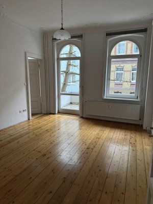 Attraktive 4-Zimmer-Erdgeschosswohnung mit Balkon und Einbauküche in Hildesheim