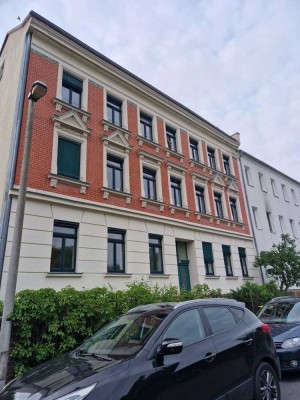 Herrliche Lage * Balkon * Bad mit Wanne * neu hergerichtet