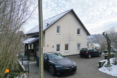 Einfamilienhaus mit riesigem Grundstück und traumhafter Lage am Feldrand