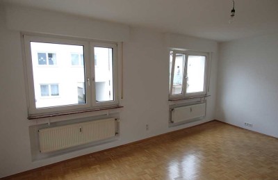 4 Zimmer Etagen-Wohnung mit Süd-Balkon in Griesheim