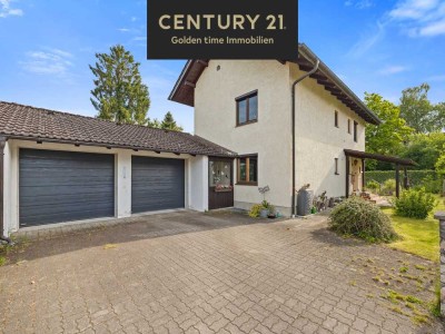 Viel Platz zum Wohnen – Zweifamilienhaus mit großem Grundstück & Doppelgarage!
