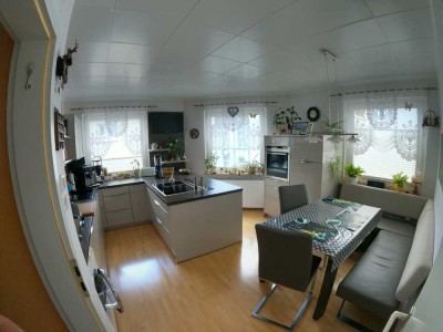 Helle 4-Zimmer-Wohnung mit Terrasse, EBK und großer Garage