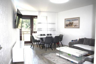 Ideal für die kleine Familie- mit Loggia und eigenem Parkplatz