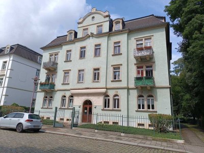 Geschmackvoll möbliertes 1-Zimmer-Apartment mit Balkon, Badewanne und EBK in Dresden