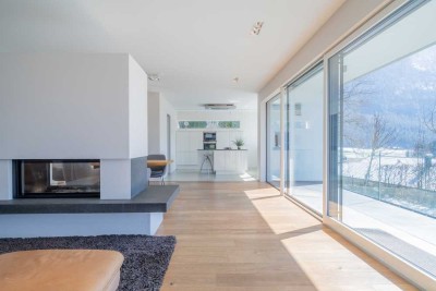 Architektur trifft Alpenblick: Exklusives Familiendomizil im Chiemgau mit Almhütte und Schwimmteich