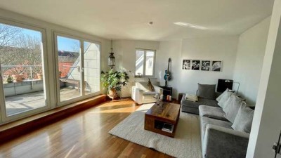 Exklusive ruhige 4-Zimmer Dachgeschosswohnung mit grosser Loggia in Hamburg-Hoheluft-West