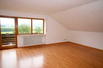 Helle 2,5 Zimmer DG - Wohnung mit tollem Ausblick und Kachelofen