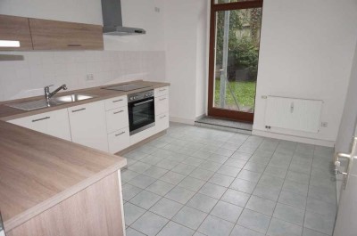 Kleine ebenerdige Terrasse - zzgl EBK * - neue Bodenbelag !!!