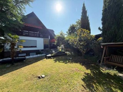 ***Großzügiges Zweifamilienhaus mit herrlichem Garten und idyllischem Teich