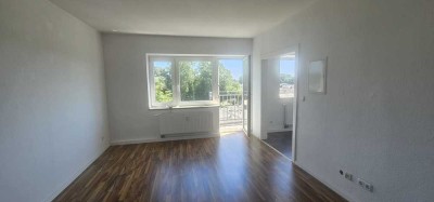 *Renovierte und gut aufgeteilte 3,5-Zi.–Wohnung mit Balkon in Gladbeck-Rosenhügel/ Lützenkamp!*