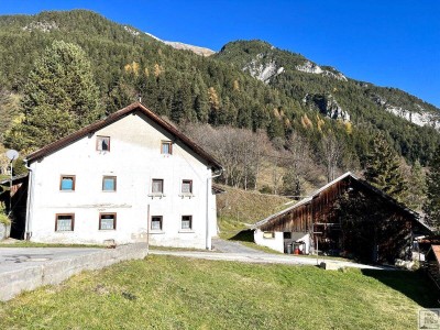 Viel Potenzial auf großem Grundstück - Idyllisches Haus mit Stall &amp; Stadel in Panoramalage nahe St. Anton am Arlberg