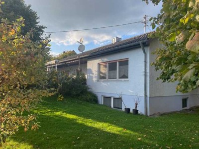 Bungalow im Grünen, hell, geräumig, mit großem Garten