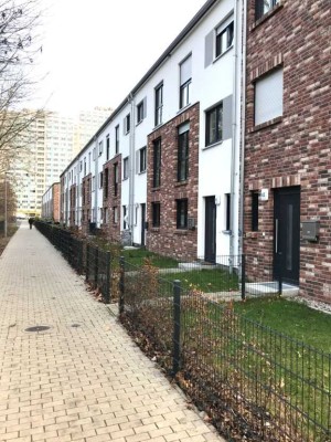 Neuwertiges möblirtes  4 Zimmer-Reihenhaus mit EBK in Friedrichsfelde (Lichtenberg), Berlin