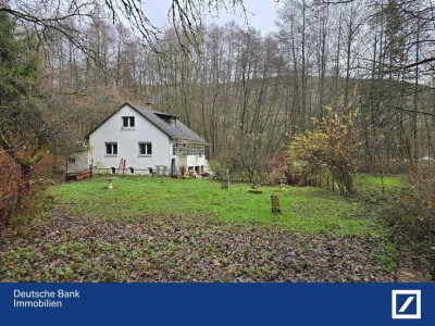 Außergewöhnlich und durchaus spannend!
Ein Einfamilienhaus in grüner Lage.