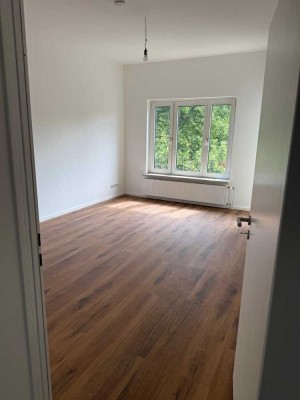 Frisch sanierte und gemütliche 2,5-Zimmer-Wohnung in Neukölln