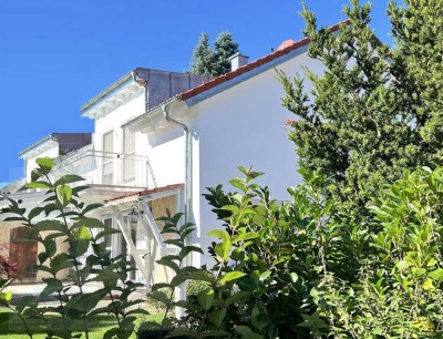 Exklusive Doppelhaushälfte - sehr schön gestalteter Garten, ruhige Ortsrandlage
