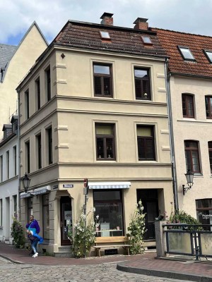 Wohn- und Geschäftshaus: Juwel in der Wismarer Altstadt mit Laden/Existenz