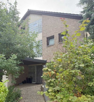 Tolle sanierte Eigentumswohnung mit geh. Innenausstattung und 11KW Wallbox in guter Wohnlage
