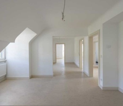 Stuttgart-Obertürkheim: Sanierte 3,5-Zimmer Wohnung in Unternehmer Villa
