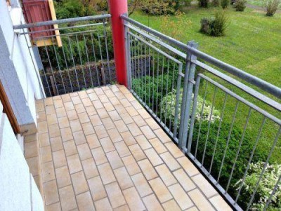 Erstbezug: Ruhiger 2 ZIMMER-Neubau, Süd-Balkon, Küche neu möbliert, neue Sanitäranlagen, Lift, TG!