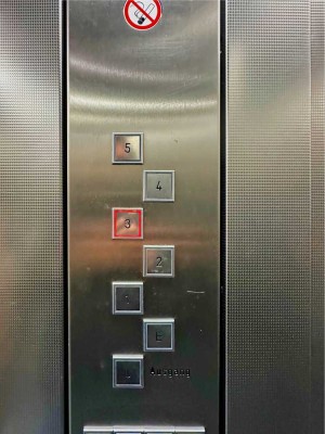 4 Zimmer Wohnung mit Balkon - EBK - Garage und rund 100 QM Wohnfläche
