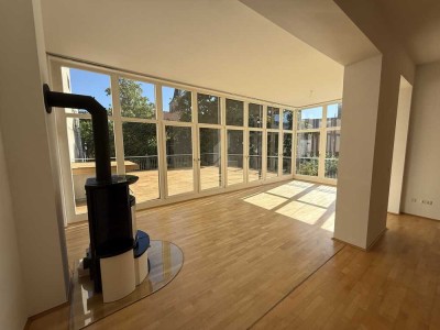 Mitten im Zentrum: 5-Zimmer-Wohnung mit eigener Hochterrasse