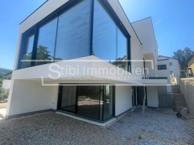 Exklusive Erstbezug-Villa in Mauerbach – Wohnen in idyllischer Lage am Teich mit Pool &amp; Wellnessbereich