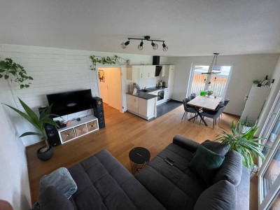 Neuwertige Terrassenwohnung mit zweieinhalb Zimmern und Einbauküche in Mittelbiberach