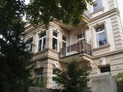 Sehr gepflegte, individuelle, stilvolle Nichtraucherwohnung    mit Küche im denkmalgeschütztem Hau