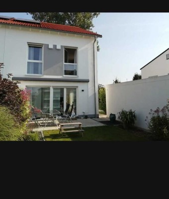 Geräumiges, günstiges 5-Zimmer-Reihenendhaus mit geh. Innenausstattung und EBK in Ingolstadt Süd