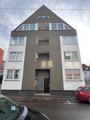 2-Zimmer Wohnung im DG in sehr zentraler Lage