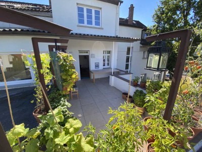 Wunderschön renovierte 4-Zimmer-Wohnung mit Terrasse und Parkplatz