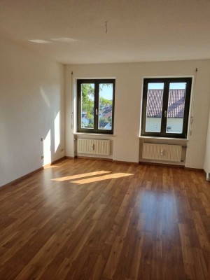 schöne 2-Zimmerwohnung in ruhiger Lage ohne Balkon und Garten in  Ergoldsbach zu vermieten!