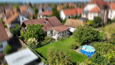 Einfamilienhaus in beruhigter Lage mit großem Garten - Sonnig. Großzügig. Modernisiert.