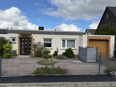 Top-Lage mit schönem Grundstück
1-Familien-Bungalow mit Garage
