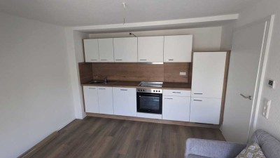 Teilmöblierte 2 Zimmer Wohnung mit XXL Terrasse in Stuttgart-Rohracker, kernsaniert KfW85 Standard